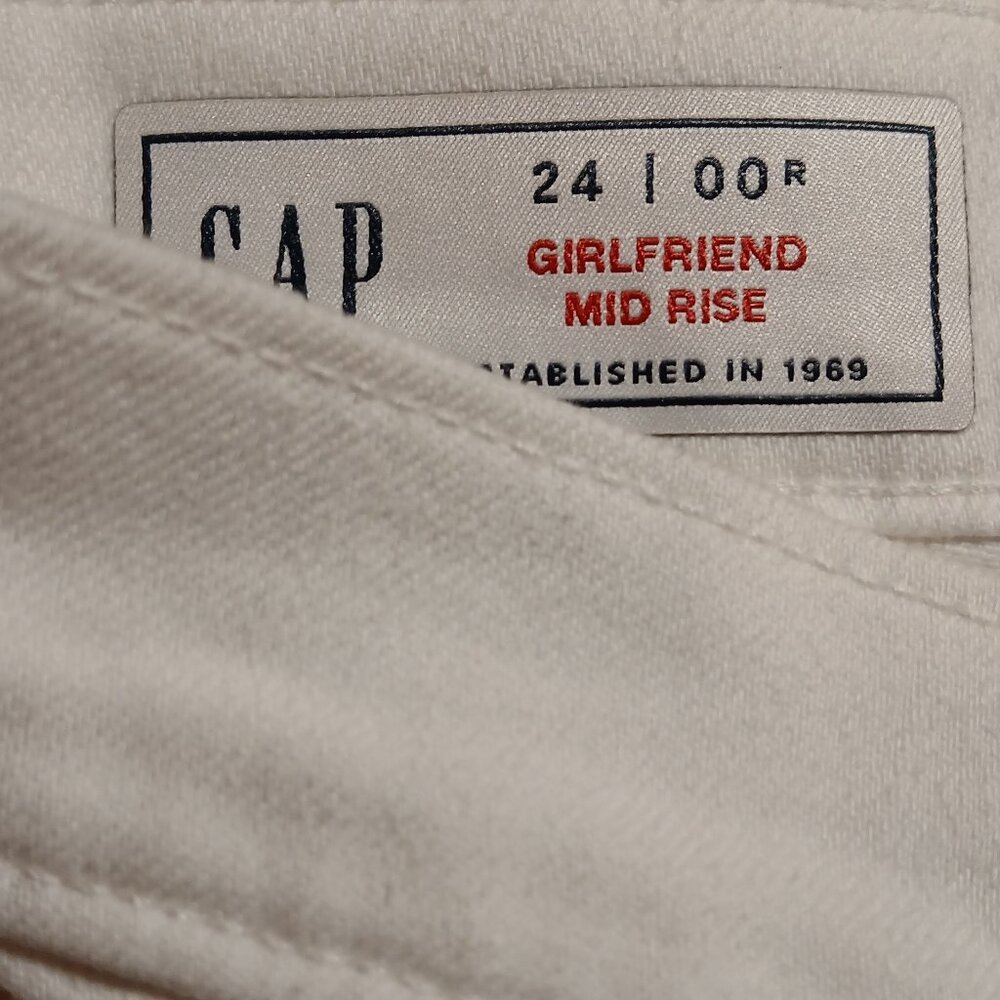 GAP Girlfriend Mid-Rise White Denim Jeans - Like New - Picture 4 of 14